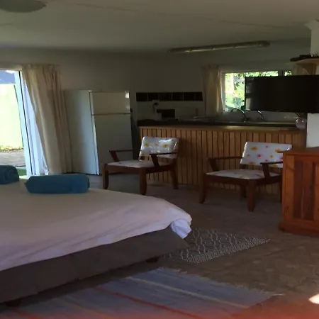 Mopani Cottage-3